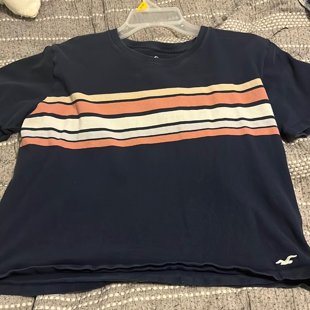 Hollister- “must have collection” -100% cotton medium cropped top